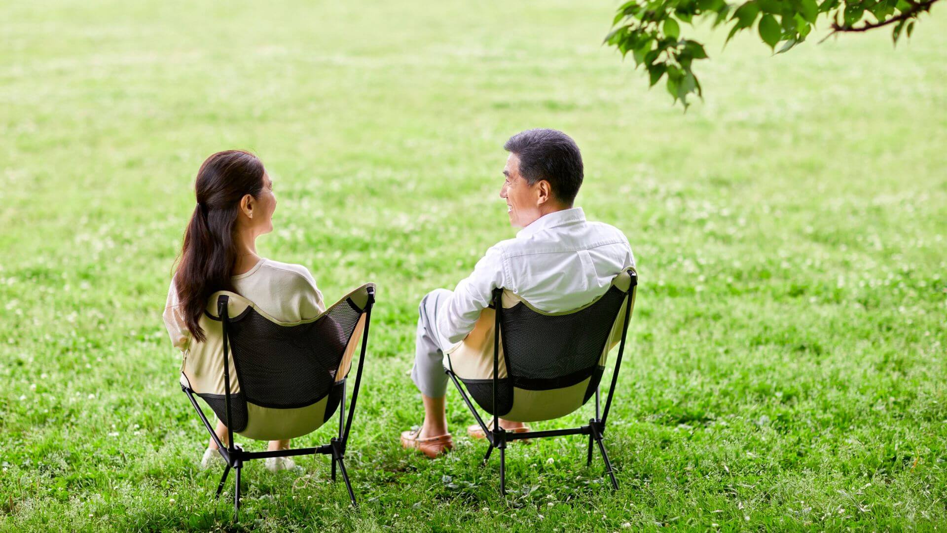 A couple is talking on the lawn
